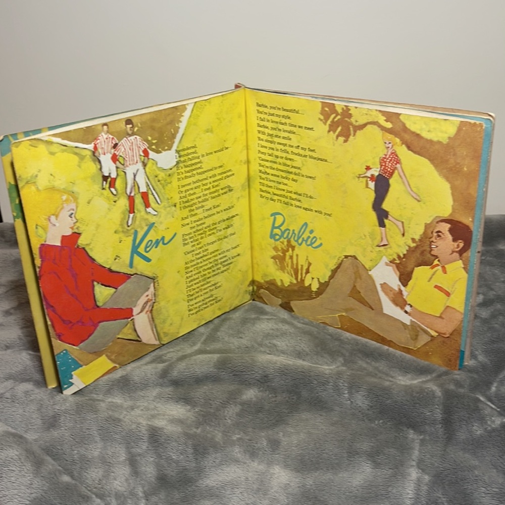 Barbie Sings! 45 RPM Single-book of 3 - Picture 6 of 9